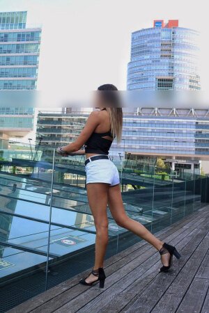 Leonora photo 2