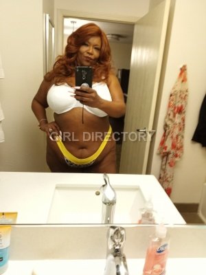 SavannahRae DeLonge photo 1
