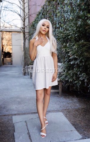 Candice Carter  photo 4