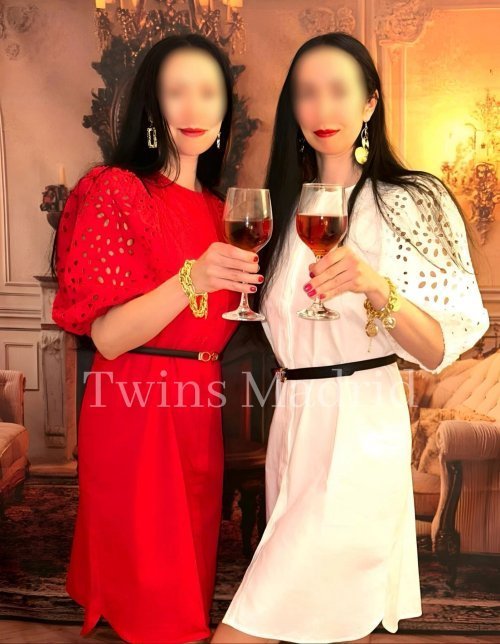 Sofia and Anastacia twins photo 11