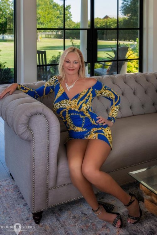 Nikki Hoffman photo 0