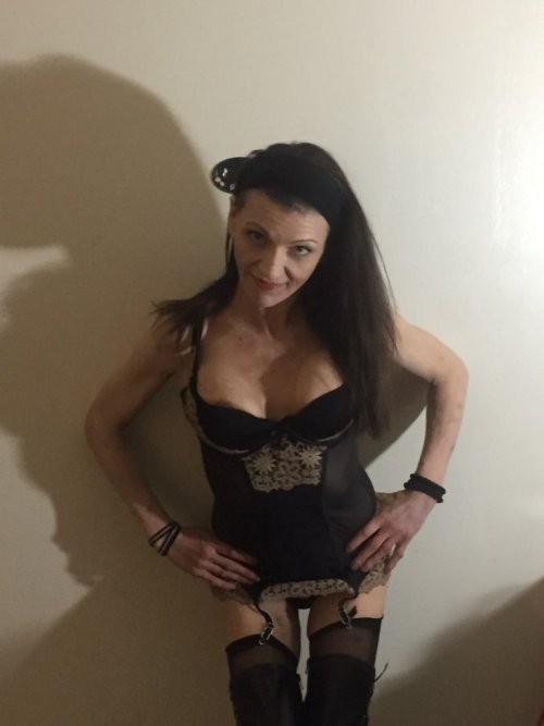 Larissa photo 3