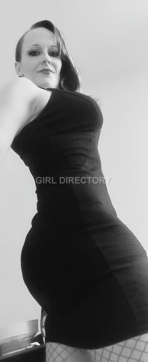 Skye leigh photo